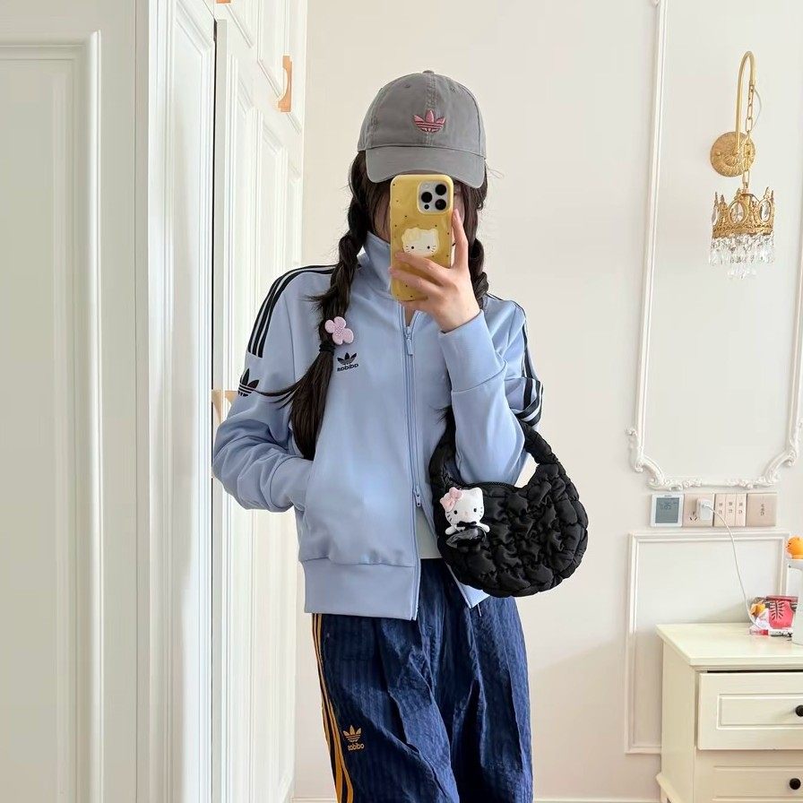 Adidas 阿迪达斯三叶草外套 女子经典三条纹高腰立领夹克 KB4517,淘宝优惠券,粉丝福利购,淘宝优惠卷