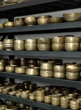 颂钵老钵尼泊尔瑜伽冥想