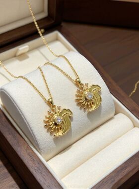 18k 金日月同辉吊坠国潮轻奢锁骨链水贝珠宝源头工厂批发定制首饰