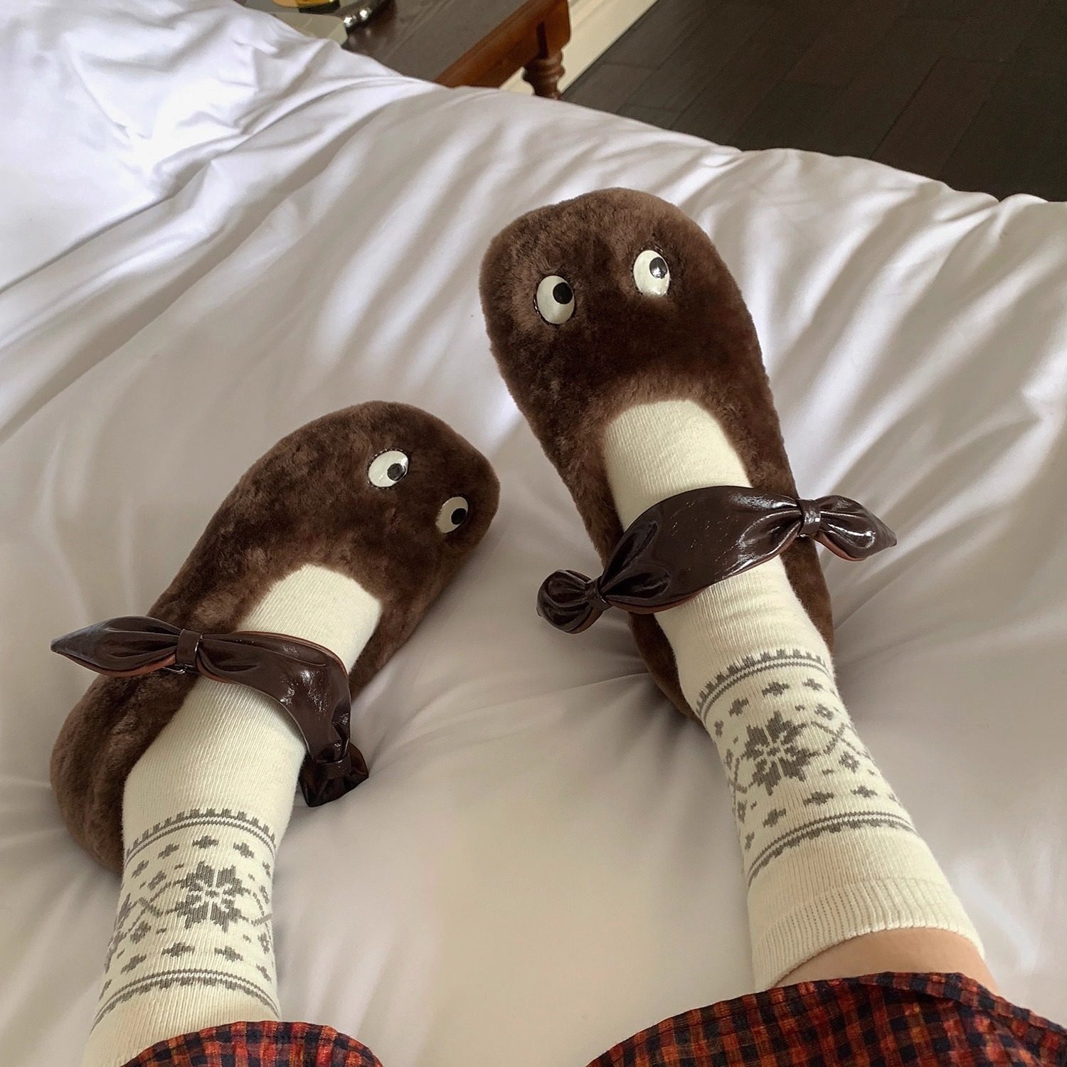 10.28日新品鞋大师2025夏季可爱眼睛diy羊毛毛鞋浅口平底小单鞋女,淘宝优惠券,粉丝福利购,淘宝优惠卷