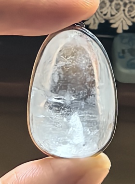 云柱凝彩天然千层白幽灵白胶花水晶吊坠银包边一物一图A55‑15