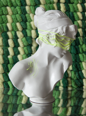 留连原创绿色涟漪少女雕像