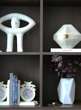 留连书架书柜白色抽象摆件