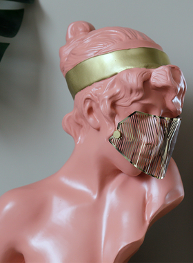 留连金属面罩雕像轻奢客厅摆件