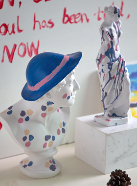 艺术紫色调树脂雕像创意