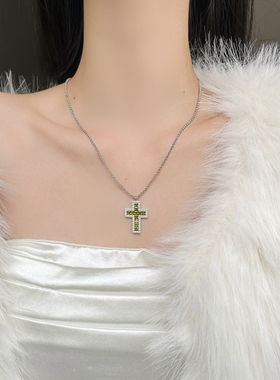 满钻微镶锆石橄榄绿十字架项链