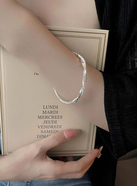 气质轻奢女款纯银莫比乌斯手镯潮