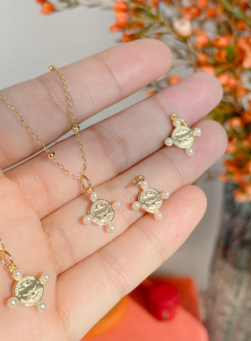 日系轻奢 珍珠硬币刻字个性吊坠  s925银镀10k金