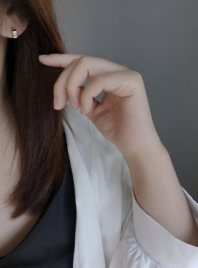 Colors轻奢美饰韩国925纯银冷淡风锆石微镶光面高级感耳钉女
