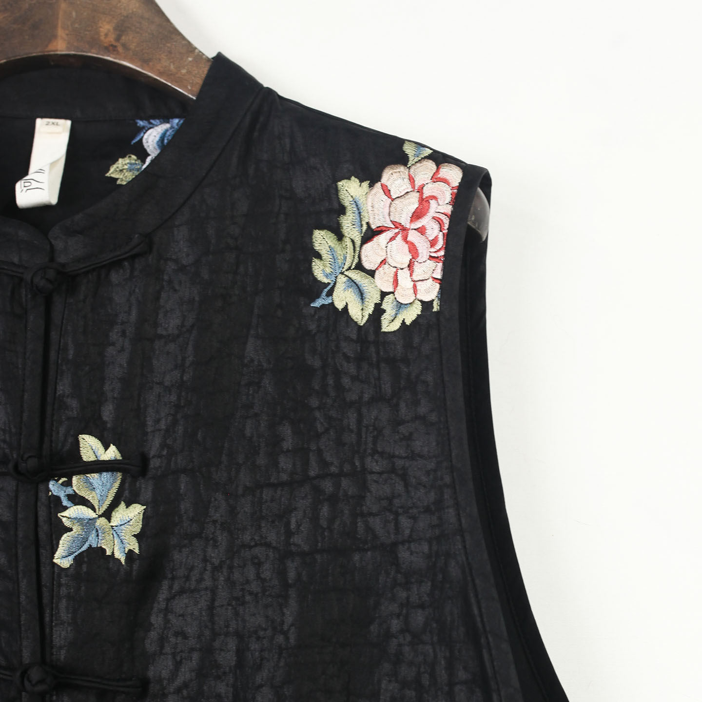 60416 Heni original design 2026 new style 100% mulberry silk turtle satin straight placket buckle women's vest