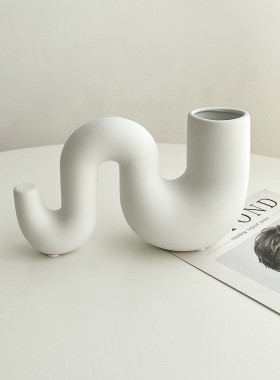 态生活北欧现代创意酒柜客厅电视柜书柜抽象人物雕塑软装饰品摆件