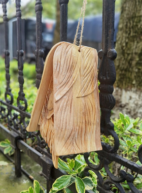 热销现货户外庭院圣诞老人仿真鸟窝挂式喂鸟器悬木质老人头鸟舍喂