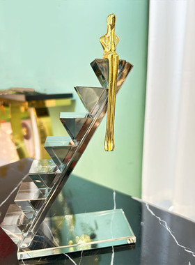 办公室艺术人物摆件轻奢创意简约玄关书房北欧样板间家居软装饰品