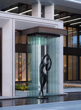 户外大型艺术品雕塑镜面抽象创意现代酒店人物水景不锈钢装饰摆件