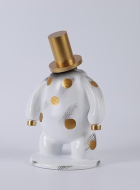 现代轻奢卡通抽象条纹斑点礼帽熊桌面雕塑酒店大堂商场店铺迎摆件