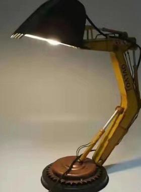 跨级新款仿真挖土机装饰房间客厅树脂工艺品小夜灯小摆件创意礼品