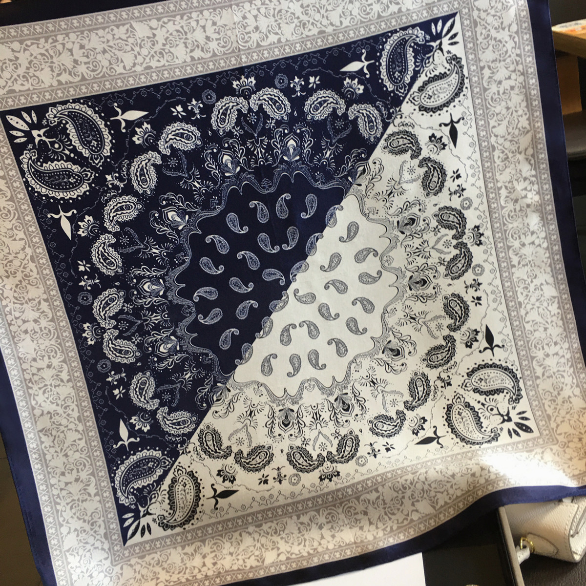 杭州丝绸拼色腰果花真丝围巾100%桑蚕丝百搭丝巾女领巾53cm小方巾,淘宝优惠券,粉丝福利购,淘宝优惠卷