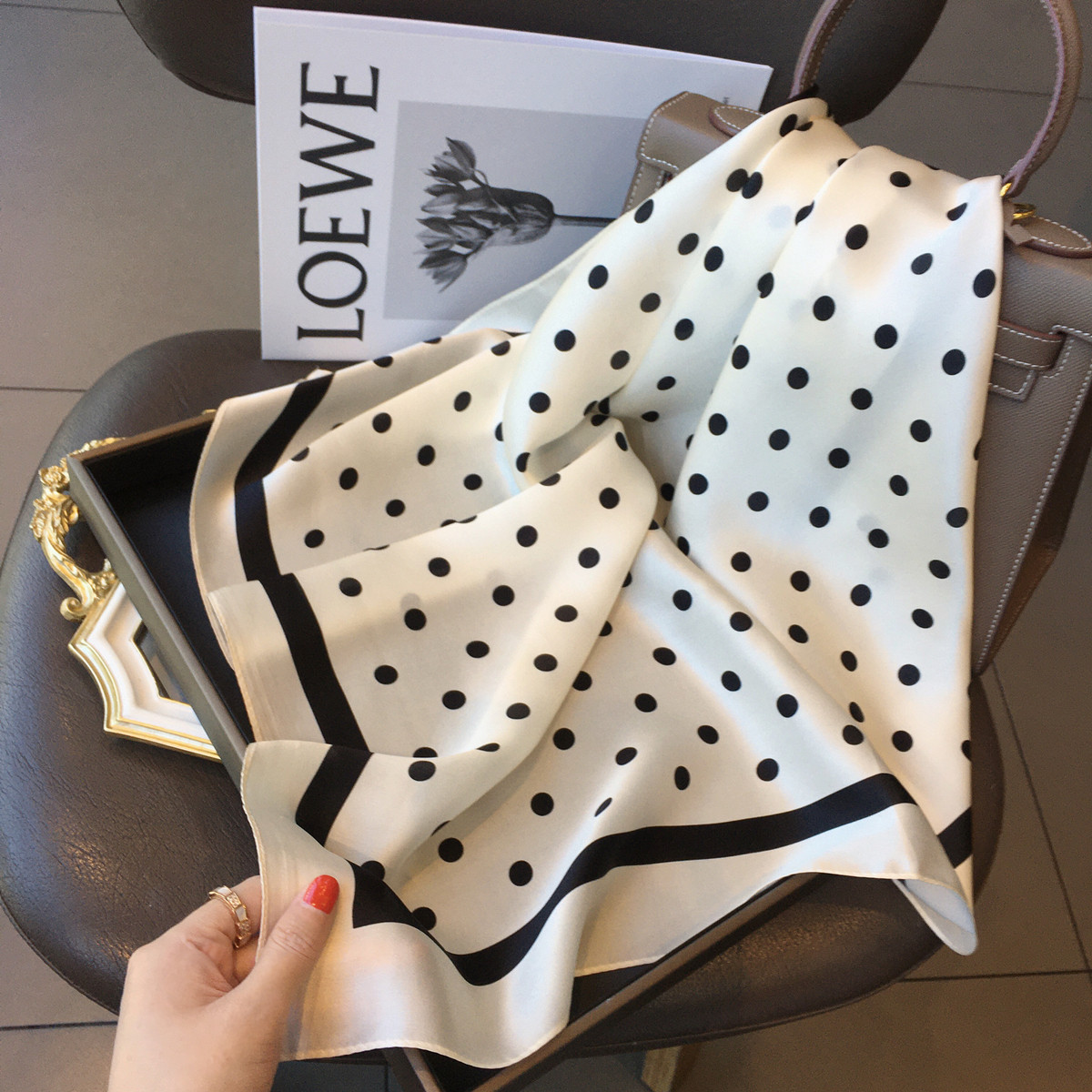 杭州丝绸赫本风波点100%桑蚕丝丝巾真丝围巾70cm方巾领巾披肩秋季,淘宝优惠券,粉丝福利购,淘宝优惠卷