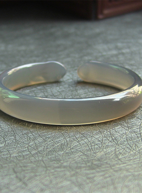 天然巴西玛瑙手镯/秀细款/原色无忧化/巧雕玉兔/水润灰冰玉髓2156