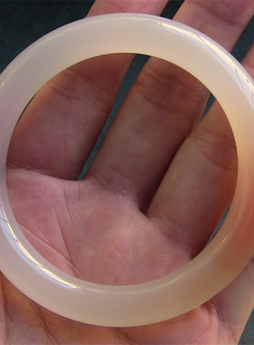 天然巴西玛瑙手镯一点红玉髓