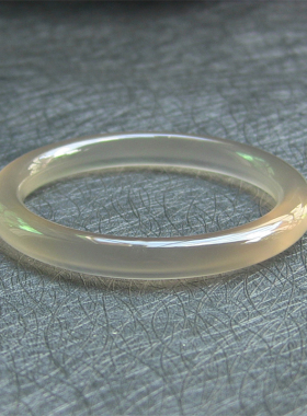 天然巴西玛瑙手镯/复古圆条/原色无忧化/高冰透强荧光玉髓2190