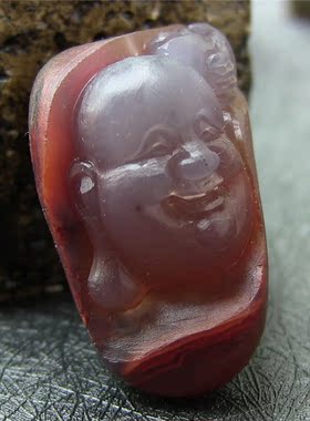 巴西玛瑙人物笑佛俏色豹纹吊坠
