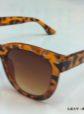 大牌款四方男女铆钉太阳镜拍照炫彩酷防紫外线UV400实店适中大脸