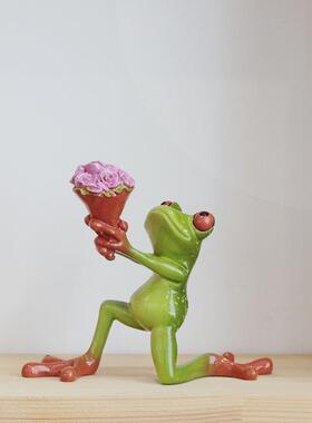 树脂青蛙摆件求婚送花创意可爱工艺品情侣办公桌面装饰送女友礼物