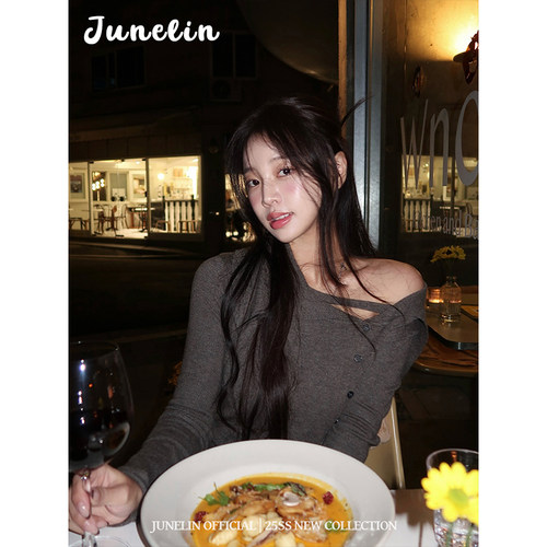 六月林 韩国博主同款性感纯欲小众设计感斜领露肩不规则上衣辣妹 - 图2