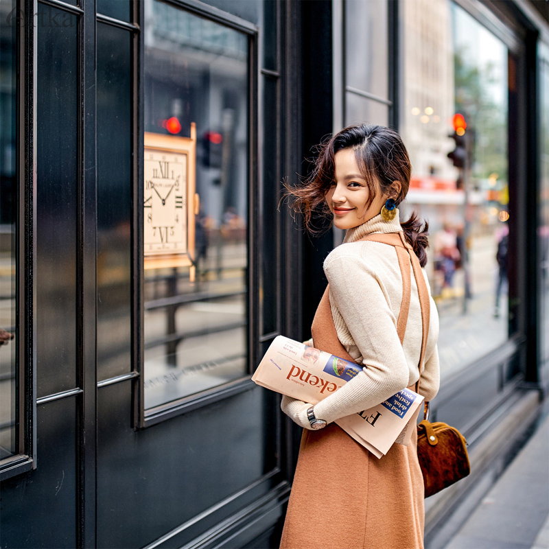 清仓直降！阿卡阿卡-CITY系列深V领毛呢背带短裙连衣裙女-图1