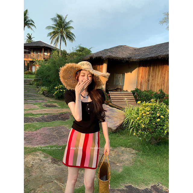 ແບບຝຣັ່ງຖັກຊັ້ນເທິງຂອງກະໂປງທີ່ມີສີສັນ retro