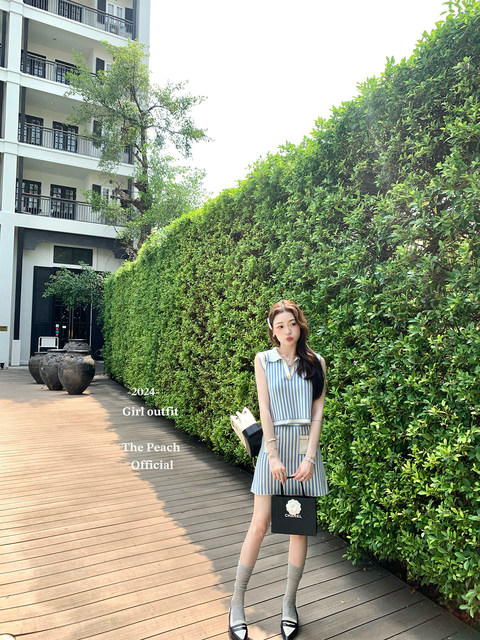 ຊຸດລູກສາວທີ່ມີຊີວິດຊີວາທີ່ມີເກືອທະເລ mint ຖັກ