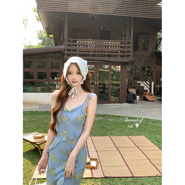 ຊຸດກະໂປ່ງຄໍ V-neck floral ຄລາສສິກ slim-fit