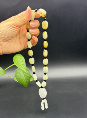 新疆和田玉原石十八子手持佛珠