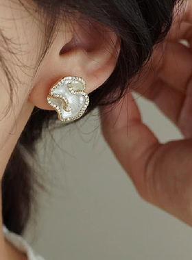 法式优雅轻奢镶钻云朵贝母耳钉