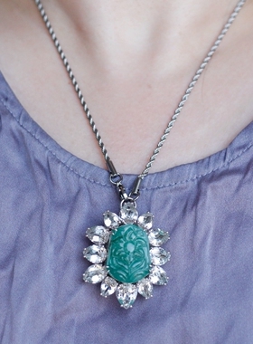 欧美艺术家原创设计925银镀金超大祖母宝石绿雕刻吊坠项链孤品女