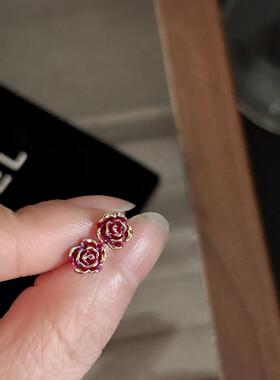 小巧气质迷你红玫瑰耳钉花朵