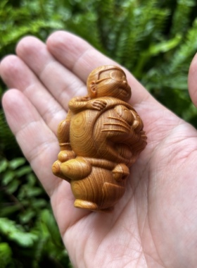 天然老料崖柏木雕刻哆啦A梦背大雄文玩手把件卡通可爱创意小摆件