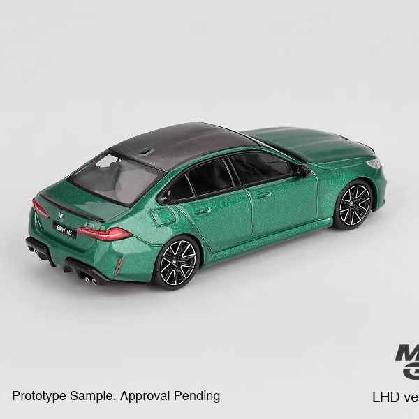 预售MINI GT 1:64 #1086 BMW M5 G90 绿色 合金汽车模型 - 图2