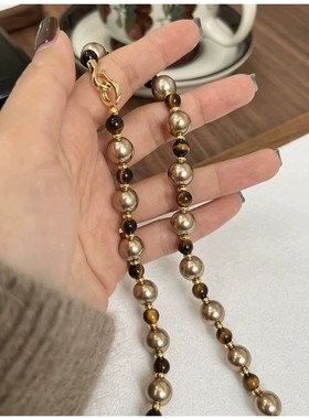 兰溪 秋冬美拉德虎眼石摩卡金棕珍珠贝混彩项链轻奢小众毛衣链女