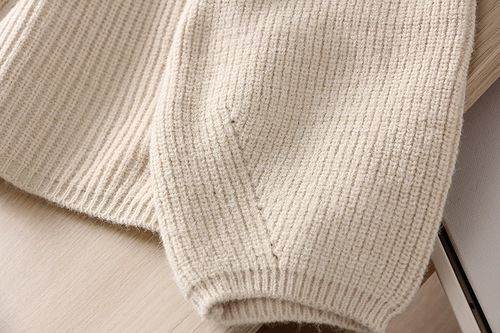 Универсальный трикотажный дизайнерский демисезонный свитер, трикотажная альпака, тренд сезона, высокий воротник, коллекция 2021