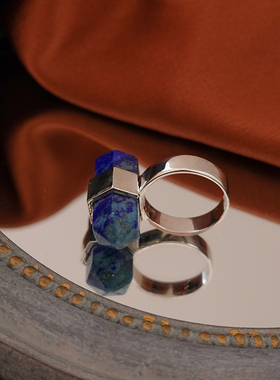 一所个性中古欧美蓝色天然石戒指