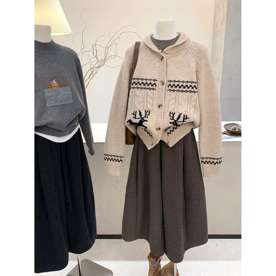 小哲 圣诞风复古小鹿提花插肩圆领毛衣女宽松单排扣开衫针织外套