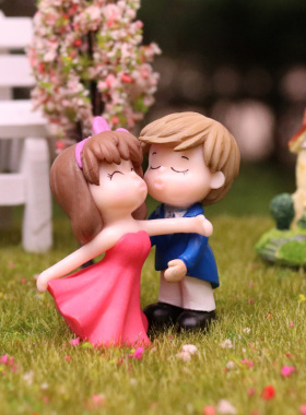 可爱风新郎新娘硬体公仔装饰摆件