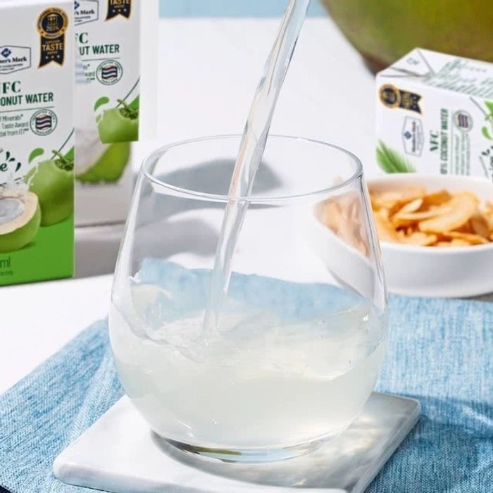 山姆代购会员超市泰国100%椰子水200ml*24 NFC非浓缩营养椰汁果汁 - 图0