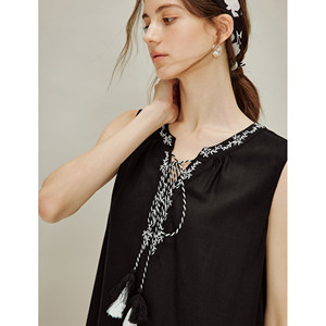 茵曼重工刺绣流苏系带无袖连衣裙2026春季女装新款莱赛尔棉麻裙子