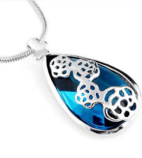 蝶恋花项链吊坠迷人风蓝色水晶