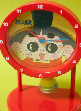 孤品中古日本制塑料材质可爱娃娃自动摇摆蜜蜂座钟摆件