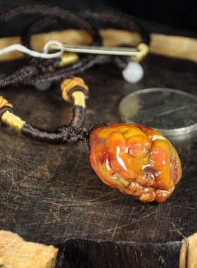 精品北票战国红玛瑙雕件吊坠
