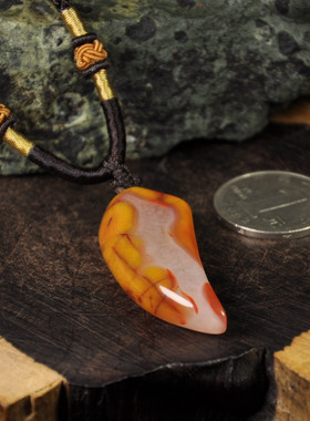 仿古狼牙缟玛瑙毛衣链鸡油黄吊坠